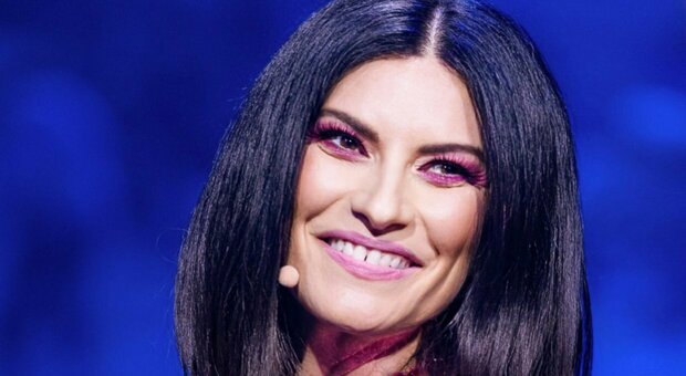 Laura Pausini positiva al Covid dopo l'Eurovision: «C'era qualcosa che non andava, pensavo fosse stanchezza»