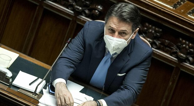 Conte, voto fiducia alla Camera DIRETTA: «Il futuro dell'Italia dipende da voi». Iv si astiene, no di Udc, Meloni attacca