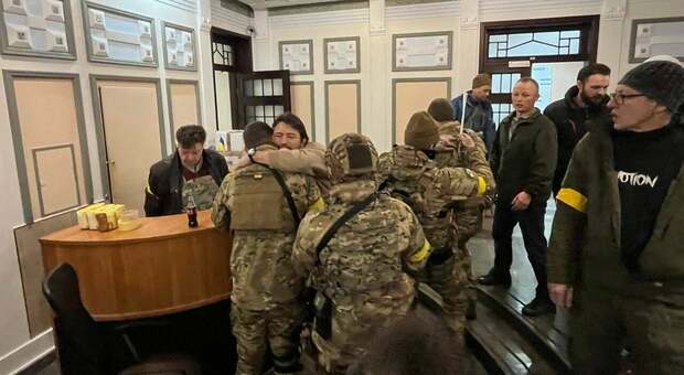 Volontari Ucraina, chi sono le persone che si stanno arruolando per combattere nella Legione internazionale
