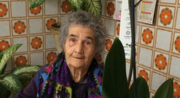 Ha sconfitto il Covid, ha avuto la dose e ora nonna Cesarina compie 100 anni
