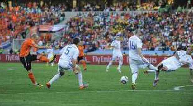 Il gol di Robben (foto Tony O'Brien Livepic - Action Images)