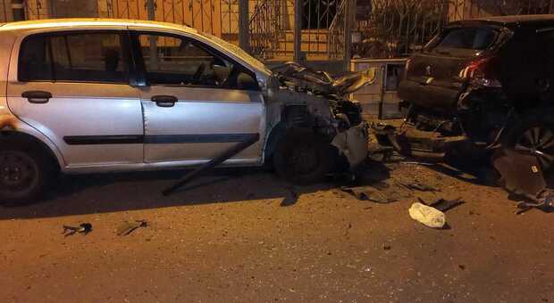 Bomba carta, paura nella notte: distrutte due auto ad Alezio
