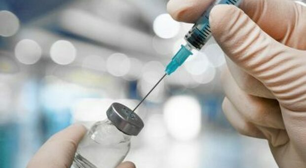 Vaccinazioni, Puglia terza ma stop ai non prenotati. Caos sulle dosi a domicilio