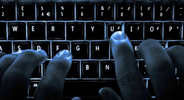 Italia sotto attacco di hacker, attenzione ai messaggi via email: possono nascondere un file