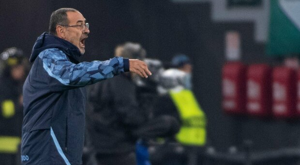 Lazio, Sarri punta il dito contro le coppe: «L'Europa ci sta tritando»