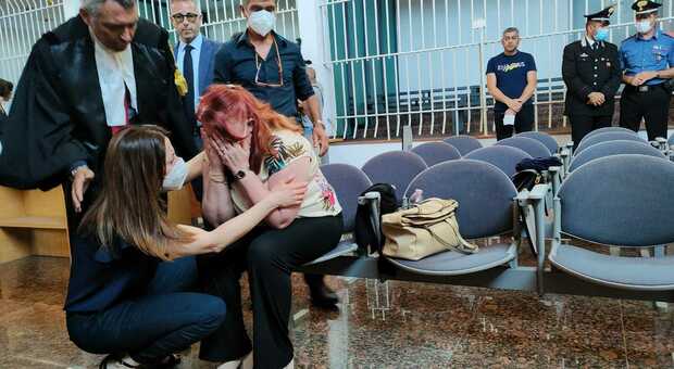 La madre di Eleonora Manta in lacrime durante la lettura della sentenza