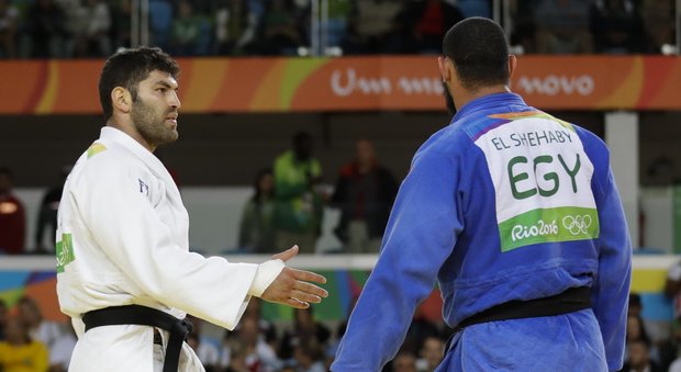 Rio 2016, Judoka egiziano non stringe la mano all'avversario israeliano