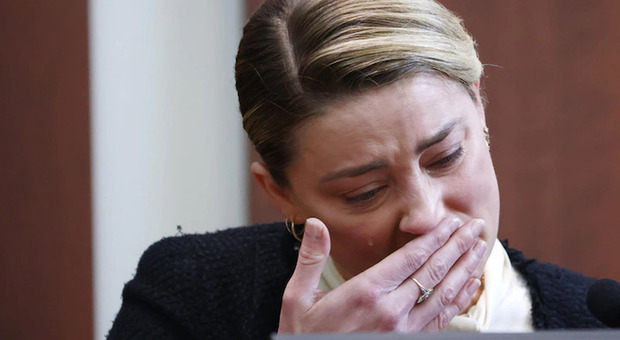 Amber Heard ha sniffato in aula? Il video virale getta altre ombre sul processo con Jhonny Depp