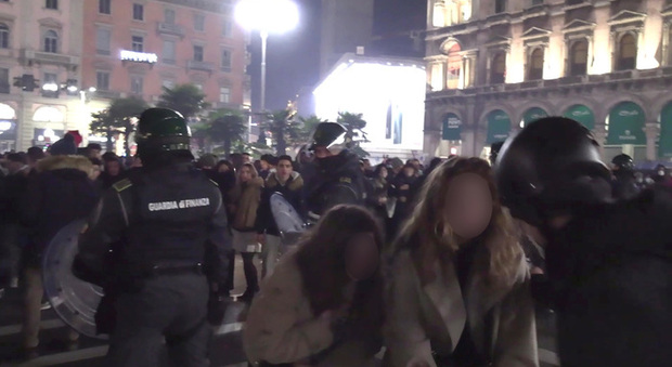 Milano, ragazze aggredite in piazza Duomo a Capodanno: arrestati due minorenni egiziani