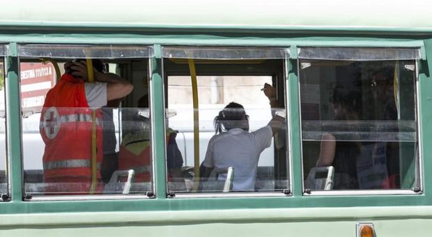 Roma, tram tampona autobus a Manzoni: sei passeggeri contusi