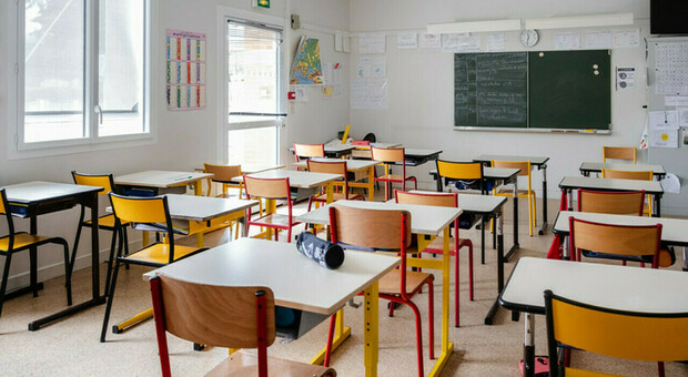 Salento, truffa per insegnare a scuola: 42 indagati dalla procura