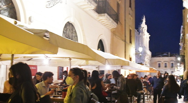 Lecce, stretta sulla movida: stop alle licenze per due anni. Il piano del Comune nei dettagli