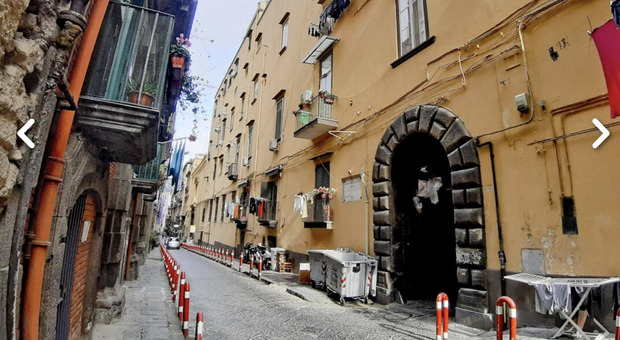 Prima occupano la casa della donna e ora la ristrutturano: è quanto accade a Napoli in un appartamento preso da alcuni abusivi