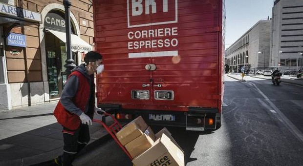 Bartolini, 54 positivi al Covid-19: magazzini chiusi a Bologna. L'azienda: screening su 370 persone
