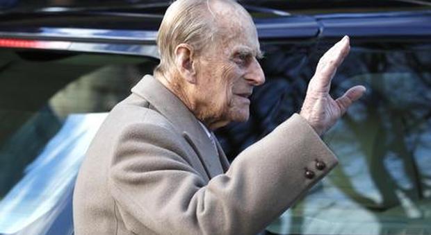 Principe Filippo, 98 anni, ricoverato in ospedale: ecco come sta