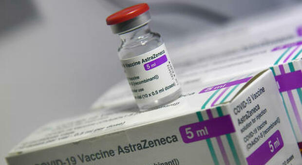 Vaccini: trovata la causa dei coaguli di sangue con Astrazeneca