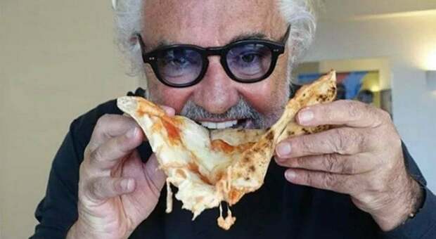 Briatore e la pizza, la polemica continua: «A Napoli costa 4 euro? Forse San Gennaro li aiuta a pagare le tasse»