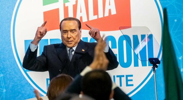 Berlusconi show: «Senza Forza Italia non c'è centrodestra. Ogni tanto mi chiedo: Silvio? Sono io...»