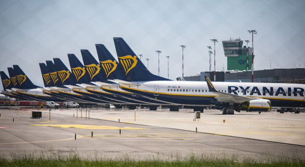 Ryanair, l'offerta di fine estate: acquistando un volo, un altro è a metà prezzo
