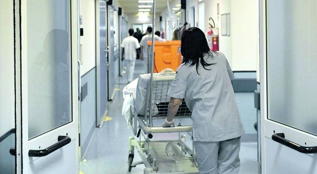 Emergenza Sanità e carenza di personale, la crisi colpisce anche gli infermieri: «Noi i peggiori in Europa»