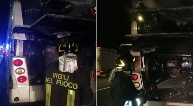 Roma, bus a fuoco sul Gra: nessun ferito, le fiamme spente dai vigili del fuoco