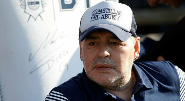 Maradona, l'autopsia: «Insufficenza cardiaca ha generato un edema del polmone»