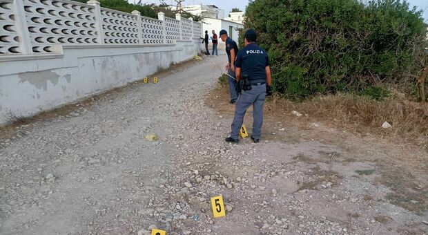 Taranto, spari fra i bagnanti in spiaggia: cinque indagati per tentato omicidio