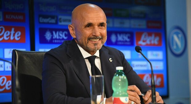 Spalletti si presenta al Napoli e lancia frecciatine a Totti: «La fiction? Ecco cosa ne penso»