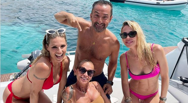 Il post di Michelle Hunziker in Sardegna con Ilary Blasi e Nicola Savino (Instagram)