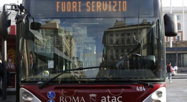 Roma, bus sospesi per la finale di Conference League: stop al servizio domani dalle ore 22