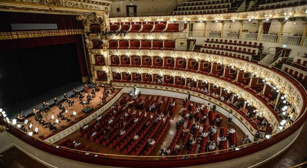 Caro energia, al teatro Petruzzelli di Bari aumentano i prezzi dei biglietti del 10%