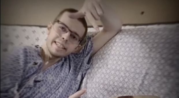 Technoblade , uno youtuber di soli 23 anni, è morto in seguito ad un tumore: prima, ha voluto lasciare un video d'addio ai dan