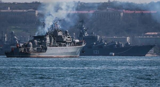 Russia e Cina, manovre congiunte con navi da guerra nel Pacifico. «Esercitazioni con vere munizioni»