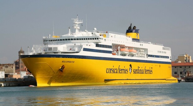 Covid tra i membri dell'equipaggio, caos sul traghetto Golfo Aranci-Livorno. Cosa è accaduto