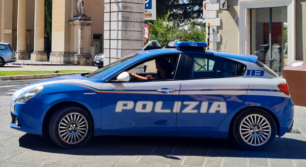 Roma, tenta di rubare un Rolex ma perde i documenti durante fuga: arrestato 43enne