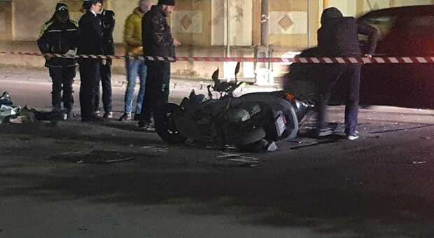 Surbo, incidente sui viali: auto contro scooter. Un 35enne finisce in ospedale