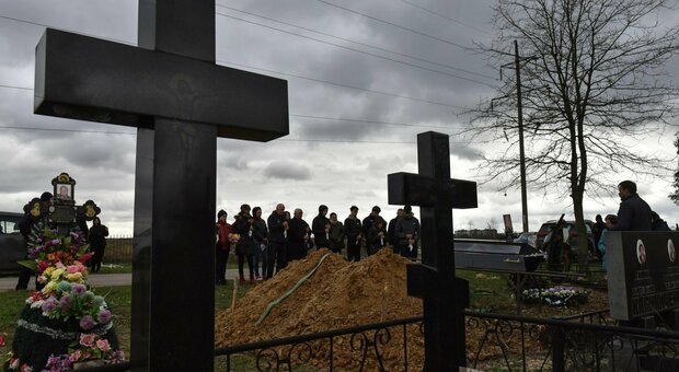 Massacro a Bucha, 17enne sospettato di tradimento: «Ha aiutato i soldati russi». Ecco cosa rischia