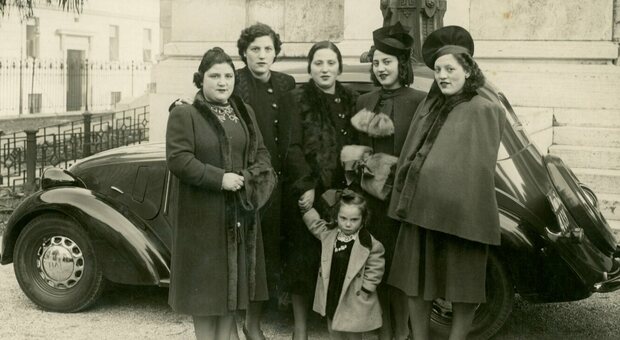 L'ultima a destra è Settimia Spizzichino, unica donna tornata da Auschwitz