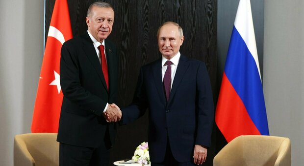 Putin, Erdogan guarda avanti: «Ho l'impressione che lo Zar voglia mettere fine alla guerra»