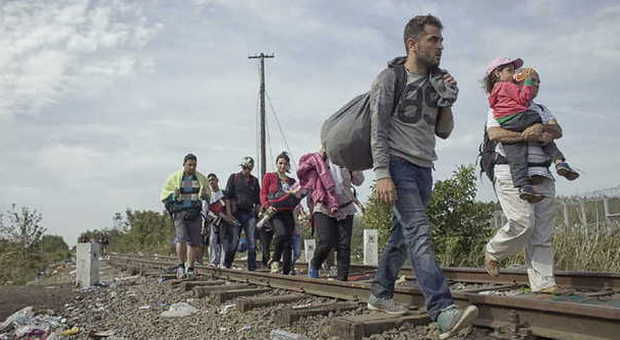 Migranti, gli hotspot in Italia iniziano a funzionare