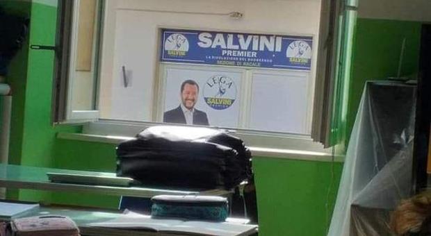 Consigliere posta la foto di Salvini da scuola, Lega ne chiede la sospensione