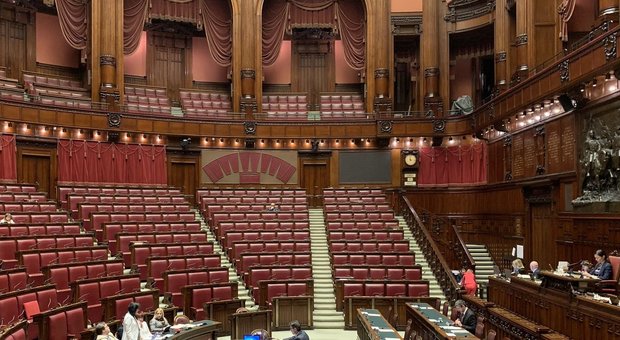 L'aula vuota oggi alla Camera nella foto del deputato del Pd Filippo Sensi