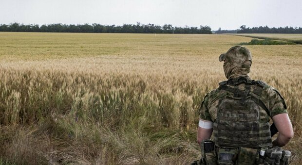 Soldati russi violentano e castrano omosessuali ucraini, la comunità LGBTQ: «Crimini di guerra orribili»