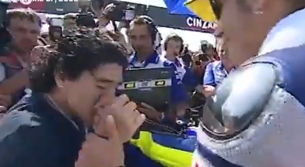Quando Maradona baciò la mano di Valentino Rossi