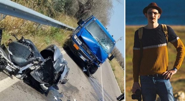 Lorenzo Carluccio, morto a 26 anni nello scontro in scooter con un furgone. Choc in paese, sospese tutte le manifestazioni