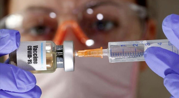 Vaccini, somministrate 200mila terze dosi a Bari