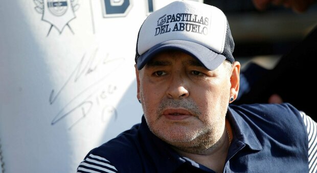 Maradona morto, per il pm poteva essere salvato: a processo otto medici accusati di «omicidio colposo»