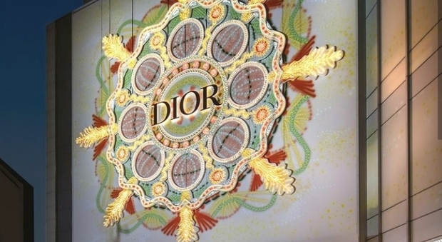 Da Tokyo a Parigi, Dior porta le luminarie del Salento in giro per il mondo: ecco come appaiono gli ingressi delle boutique