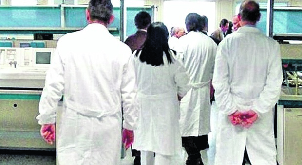 Allarme dei sindacati sul 118: «In organico mancano 210 medici, si rischia l'emergenza»