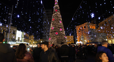 Natale Lecce.Il Natale S Accende Con 80mila Luci Mercatini Monumenti E Fiere La Festa Entra Nel Vivo Tutti Gli Appuntamenti